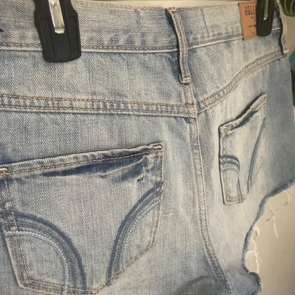 Detailed Hollister Jean Shorts - Picture 6 of 7
